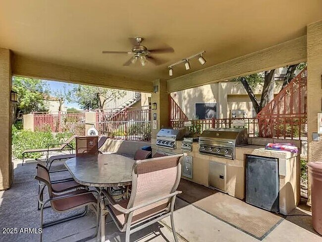 Building Photo - 11375 E Sahuaro Dr