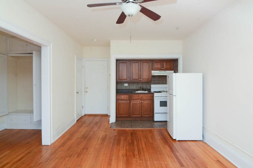 Building Photo - 2737 N Spaulding Ave
