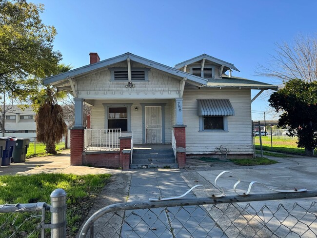 Primary Photo - 4 Bedroom Home in Downtown Fresno