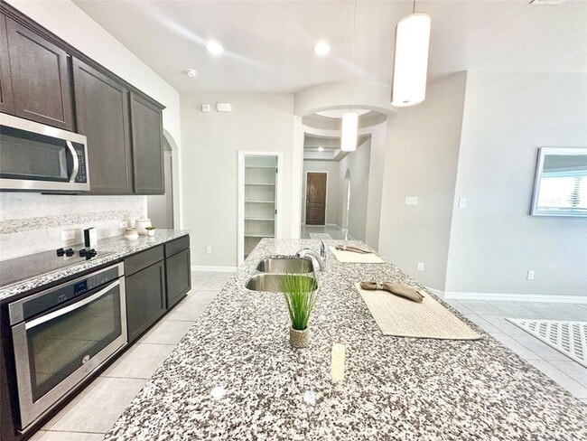 Building Photo - 1017 Hillrose Dr