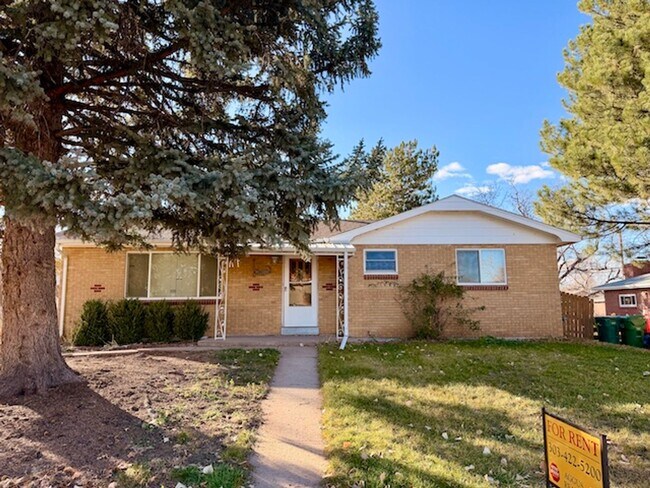 Primary Photo - DEC RENT FREE FOR A LEASE STARTING BY NOV 15TH! - BRICK HOME WITH FINISHED BASEMENT