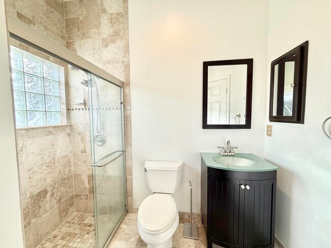 Building Photo - 10921 Haydn Dr