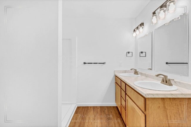 Building Photo - Stunning 4 BD / 2 BA in Bay Minette **Plus a FREE 50" Smart TV!**