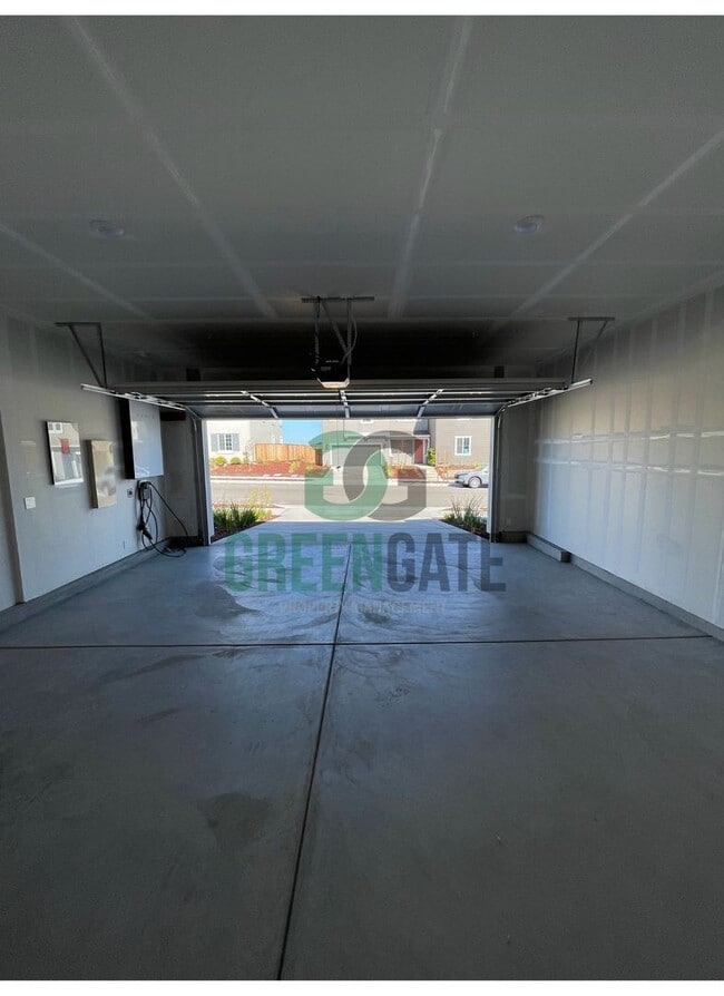 Building Photo - New Build in Tracy Hills!! 4 Bedroom 2.5 Bath AVAILABLE NOW!!