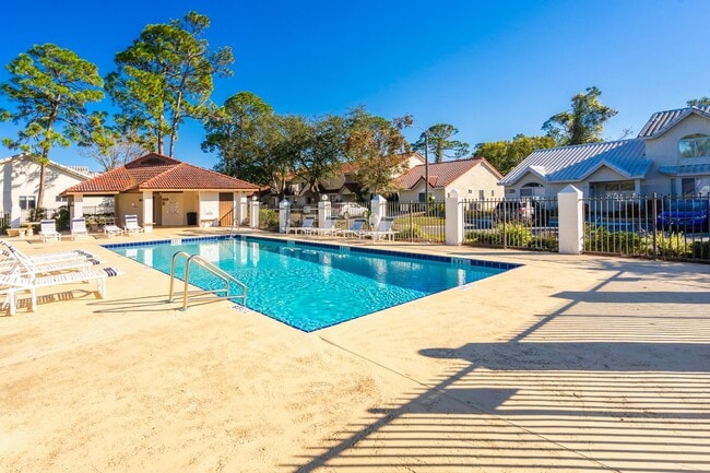 Building Photo - TOWNHOMES WEST, PORT ORANGE!