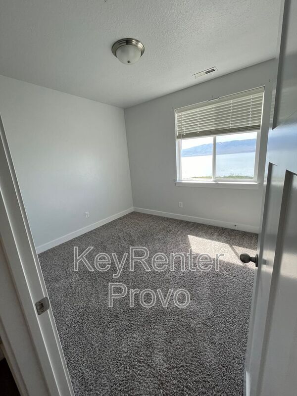 Building Photo - 681 N 380 W