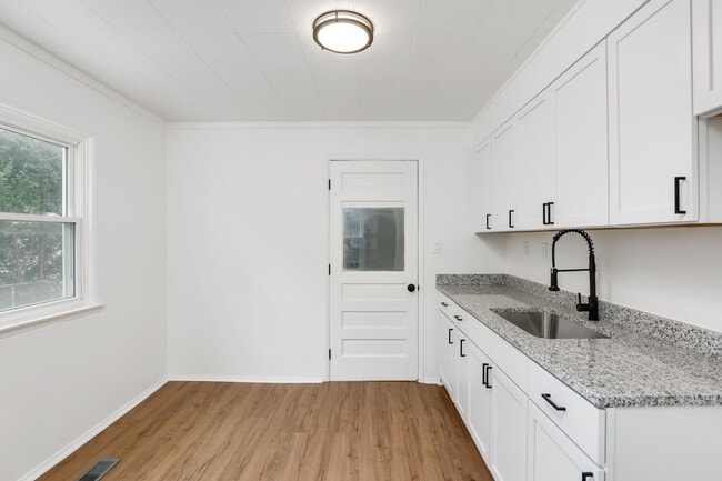 Building Photo - 6838 Republic