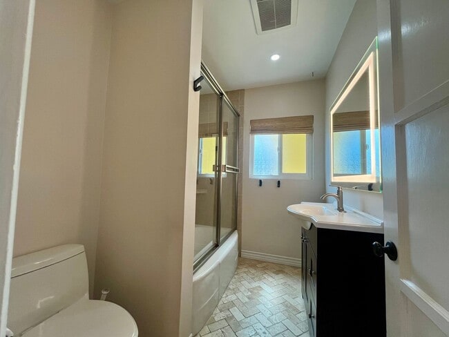Building Photo - VISTA DEL ORO  3 BEDROOM HOUSE