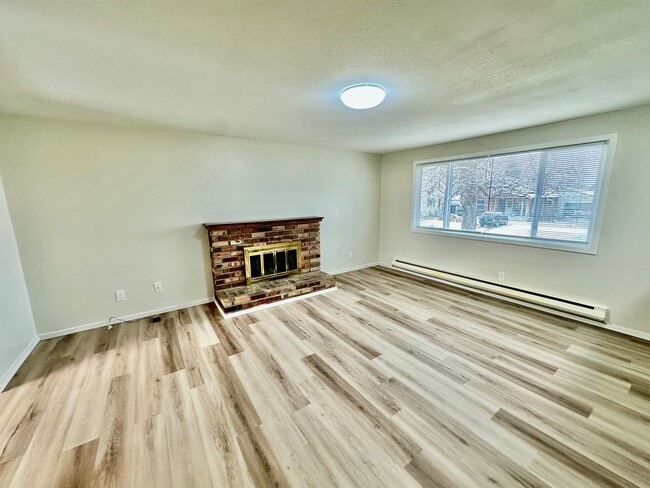 Building Photo - 507 E Glass Ave