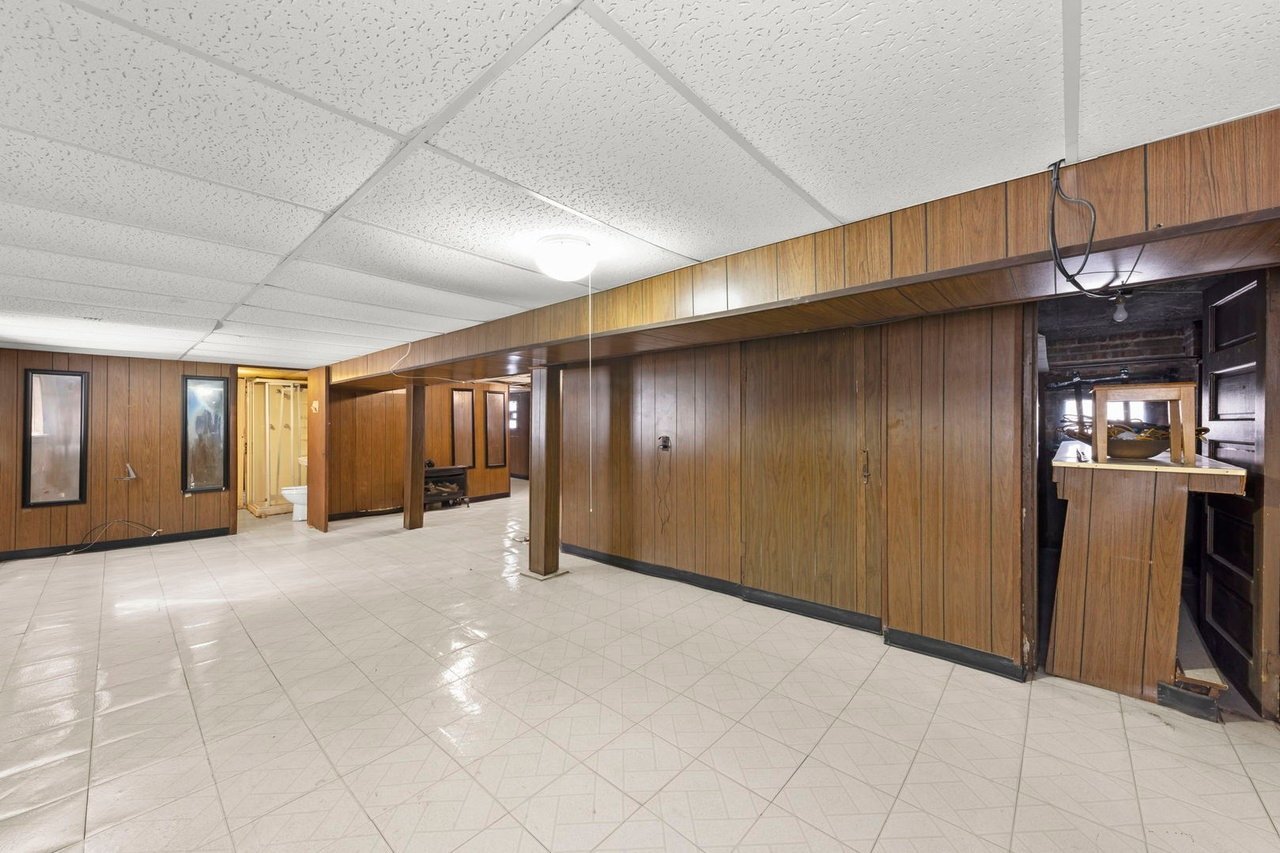 Building Photo - 636 S 19th Ave