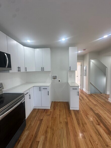 Building Photo - 4 Upham Ave