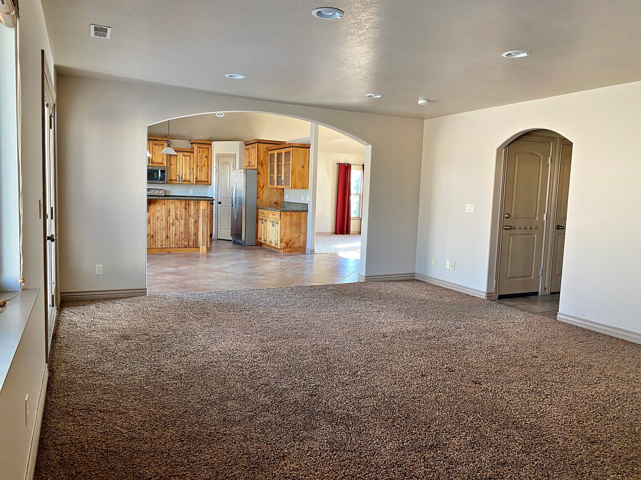 Building Photo - 2410 E View Dr