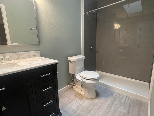 Building Photo - 419 Primrose Cir