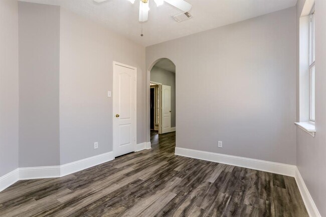 Building Photo - 2207 Stoneycreek Park Ct