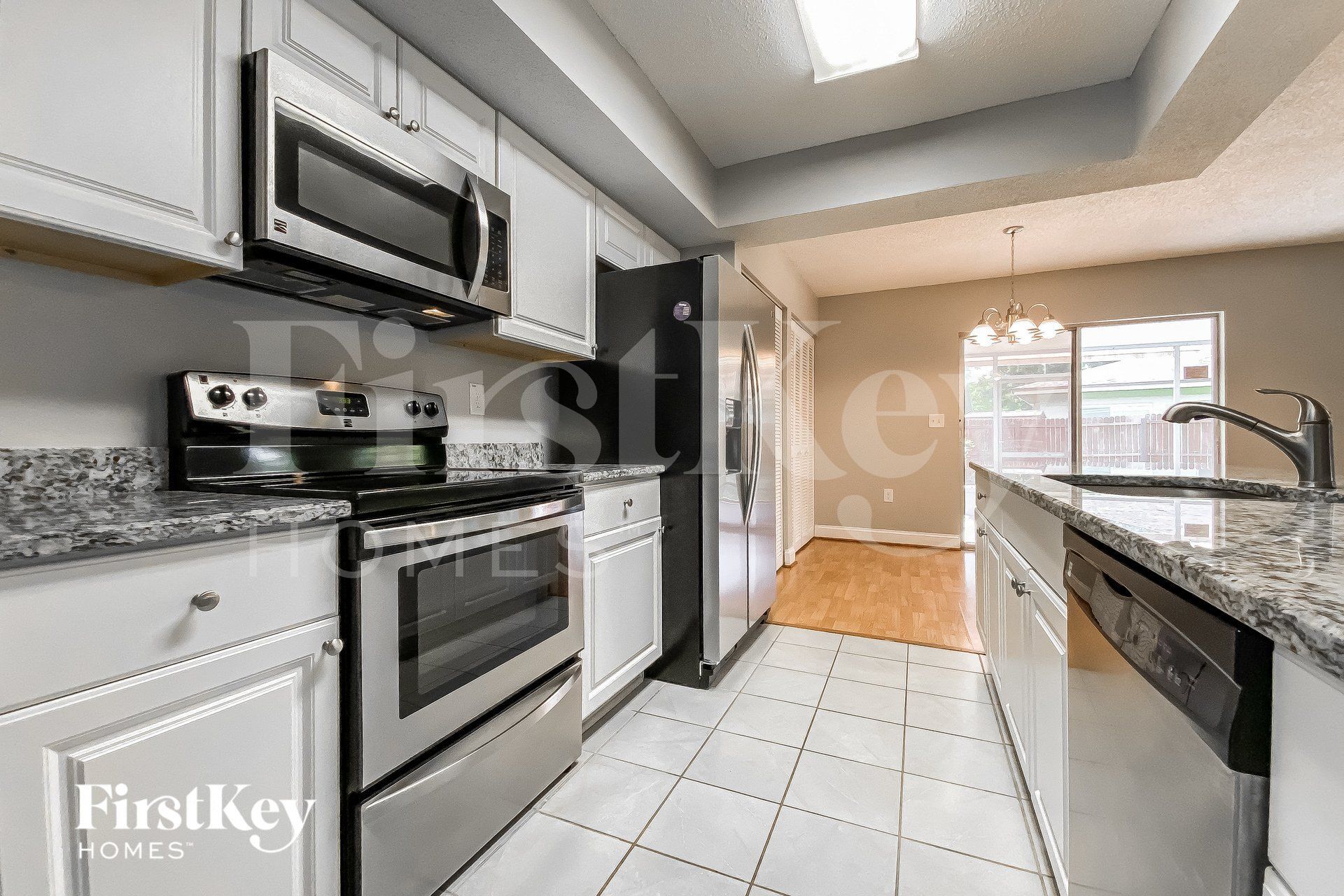 Building Photo - 1794 E Groveleaf Ave