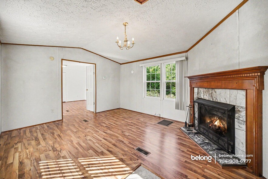 Building Photo - 857 Stony Point Rd