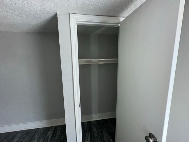 Building Photo - 412 N 8th St