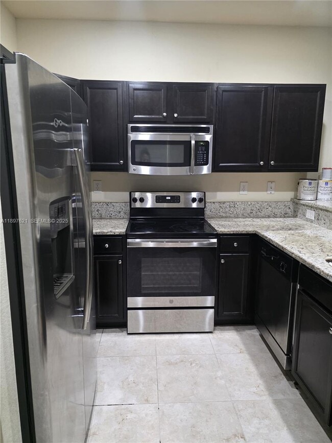 Building Photo - 528 SE 32nd Ave