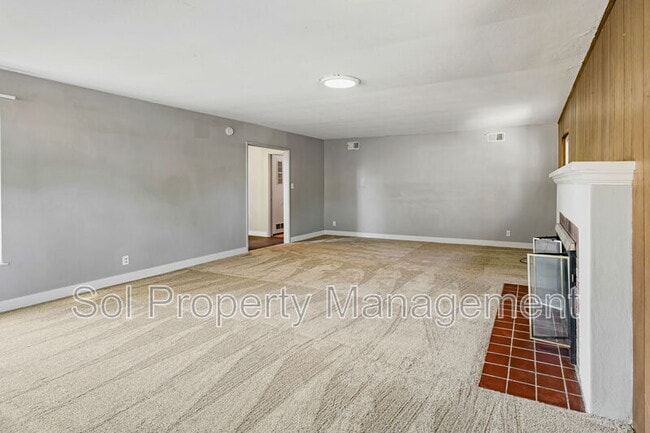 Building Photo - 1401 Laurent St