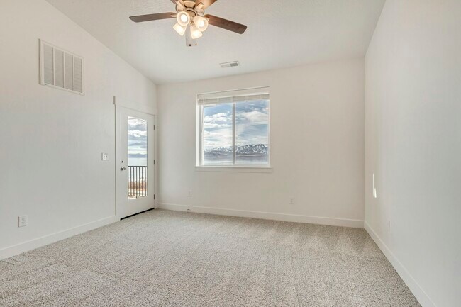 Building Photo - 667 N 380 W