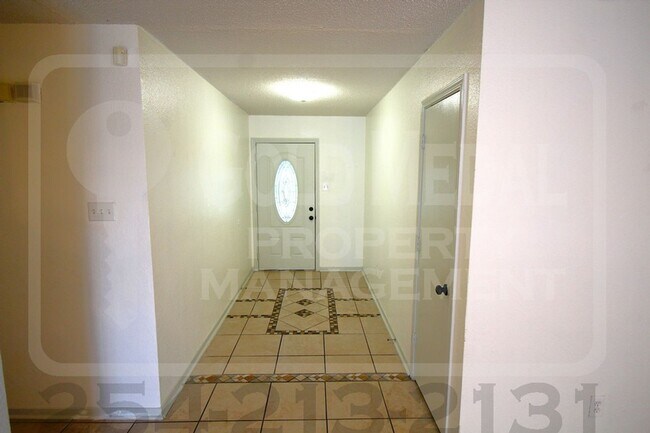 Building Photo - Beautiful 4-Bed, 2-Bath Home - Now Availab...