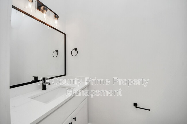 Building Photo - 2708 Bostic St