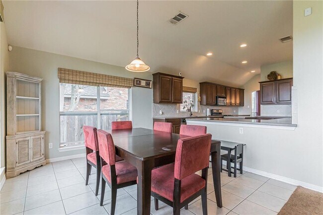Building Photo - 2313 Village View Loop