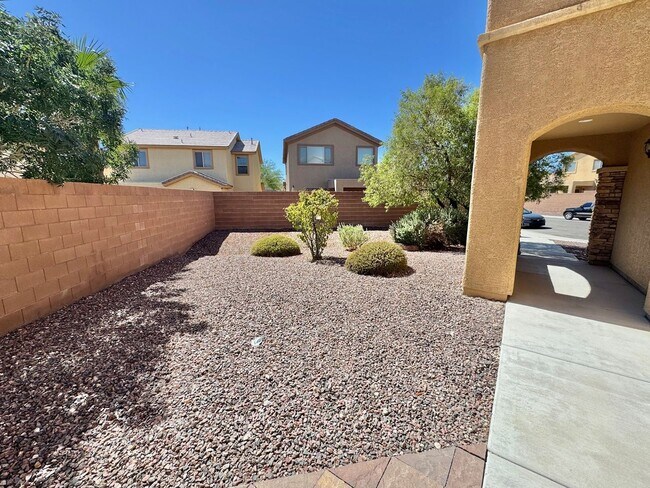 Building Photo - BEAUTIFUL 3 BEDROOM HOME WITH LOFT LOCATED...