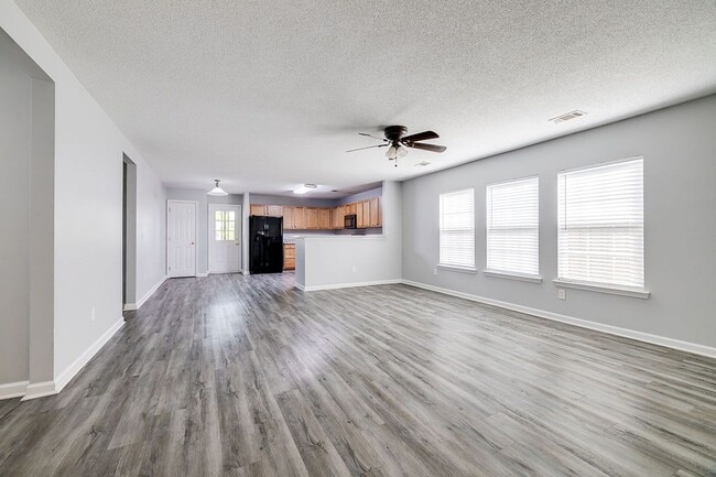 Building Photo - Spacious & Beautifully Maintained 5BR/3BA ...