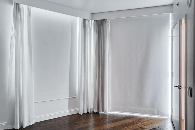 Building Photo - Turnberry Towers 2705W-City/Golf Course Views from this Stunning 1Bd/1.5Ba Residence