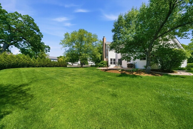 Building Photo - Spacious 4-Bedroom Home with Finished Basement and Modern Upgrades in Grayslake