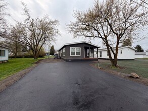 Building Photo - Stunning 3 Bed, 2 Bath Home in Medical Lake!