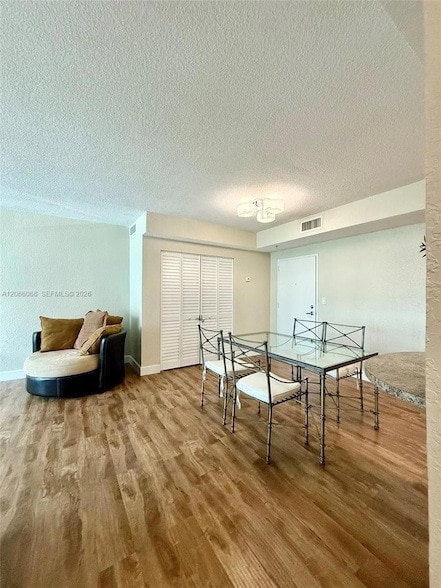 Building Photo - 7501 E Treasure Dr