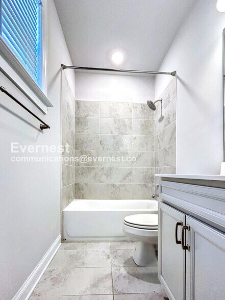 Building Photo - 331 Caledonia Ct