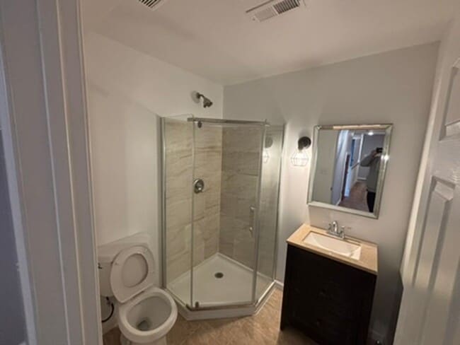 Building Photo - 235 E Market St