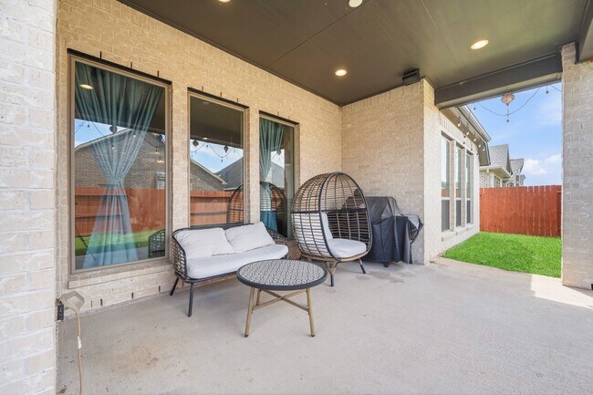 Building Photo - 2106 Stargrass Dr
