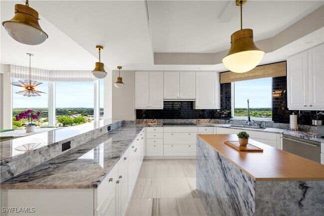 Building Photo - 7575 Pelican Bay Blvd