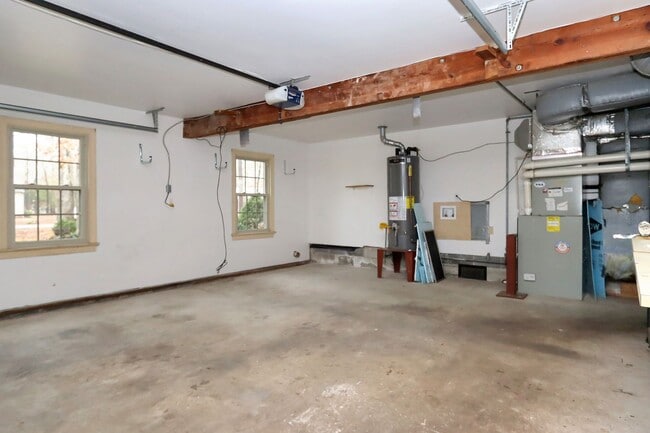 Building Photo - 227 Aspen Blvd