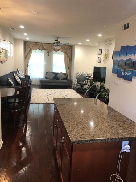 Building Photo - 40937 Gramercy Ter