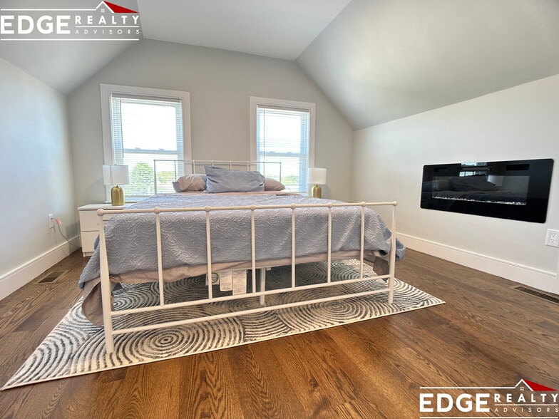 Building Photo - 240 Palfrey St