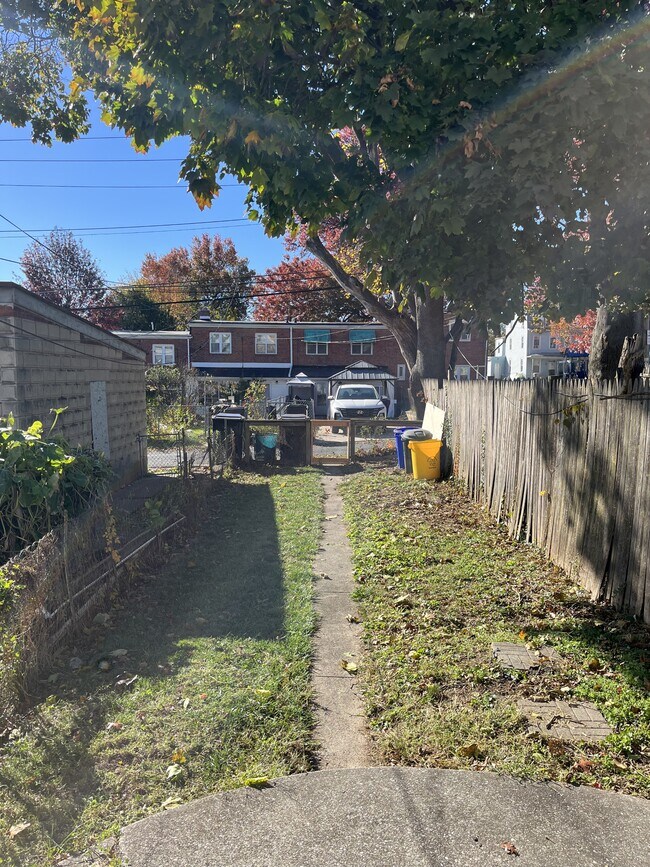 Building Photo - 934 S 21st St