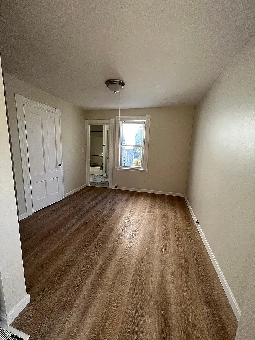 Building Photo - 6 Wheeler St