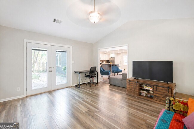 Building Photo - 135 Summer Brooke