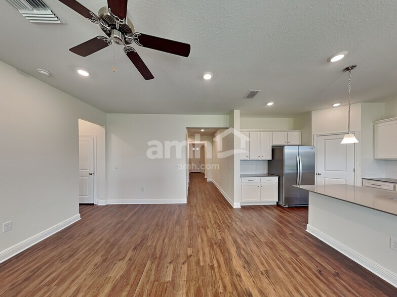Building Photo - 14605 Cedar Ml Dr