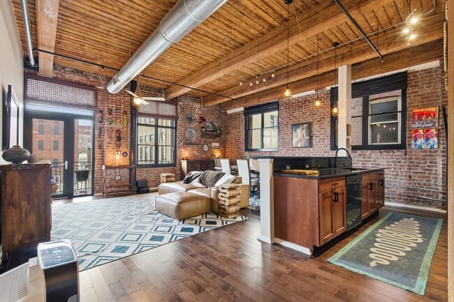 Building Photo - 220 W Jackson Ave