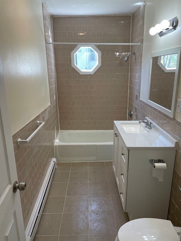 Building Photo - 19 Carmen St