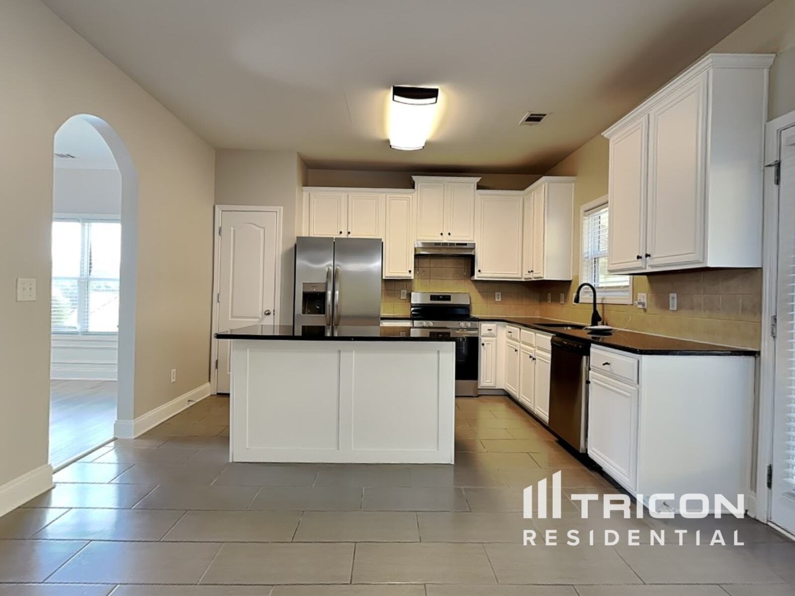 Building Photo - 4556 Bellemeade Dr