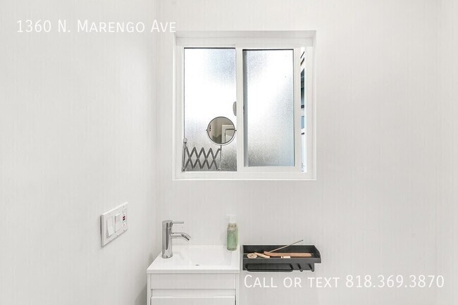 Building Photo - 1360 N Marengo Ave