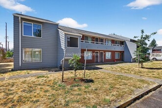 Building Photo - 2nd MONTH RENT FREE! Updated 3 BR Apartment with Patio in Portland