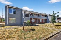 Building Photo - 2nd MONTH RENT FREE! Updated 3 BR Apartment with Patio in Portland
